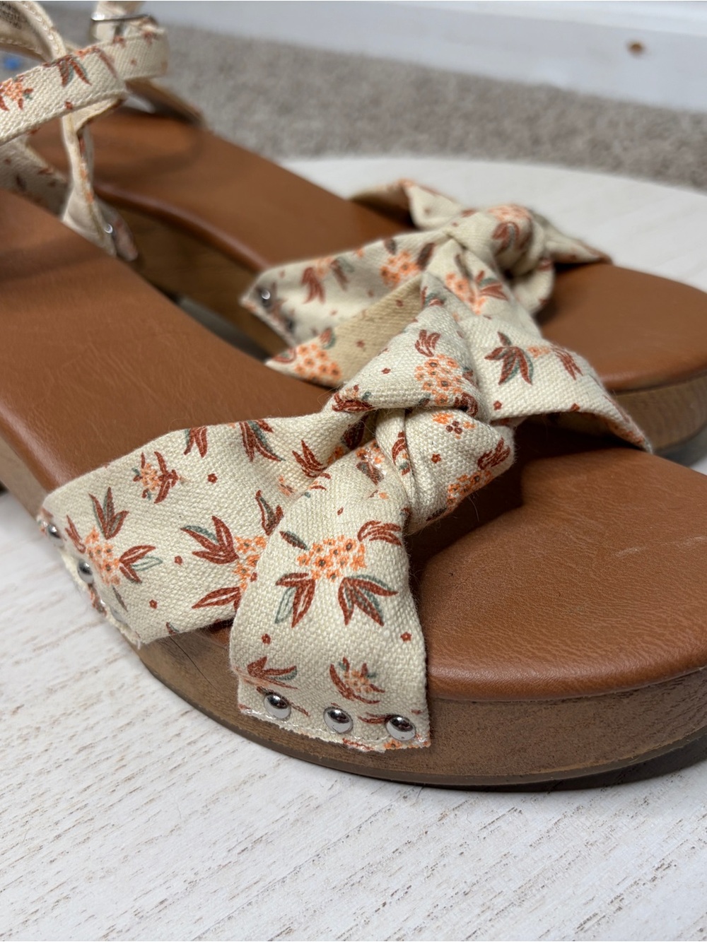 Universal Thread Floral Knot Ankle Strap Sandals in Cream and Tan - Picture 1 of 7